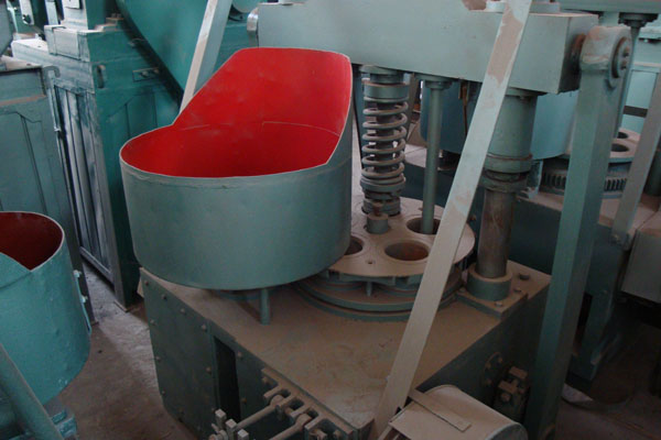 Honeycomb briquette machine